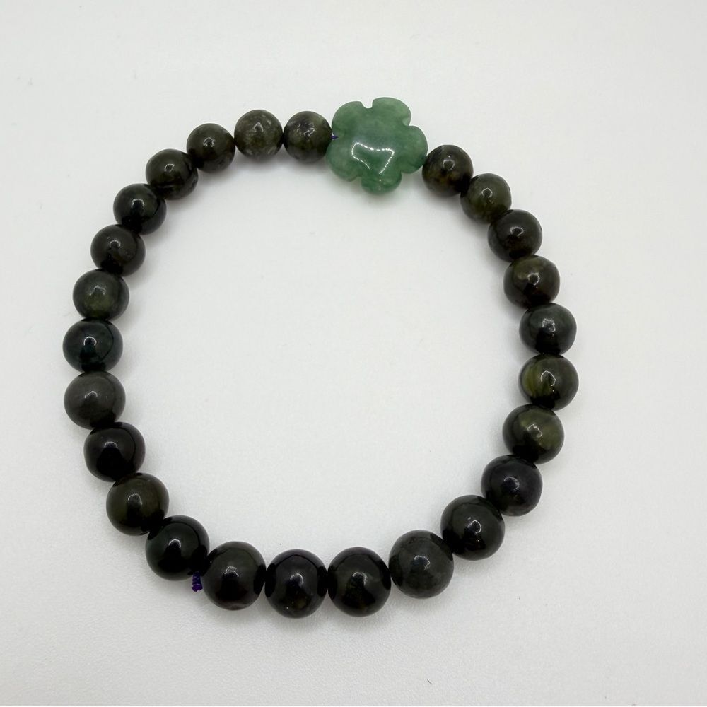 NWOT Nephrite Jade and Carved Aventurine flower stretch‎ beaded bracelet!